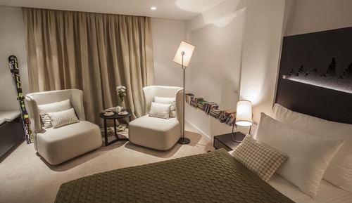 Habitación superior con 1 cama doble o 2 individuales