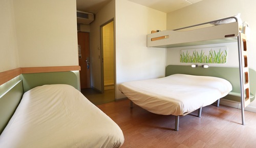 Habitación familiar (double bed, 1loft bed and 1single bed)