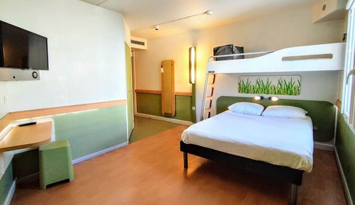 Habitación triple, varias camas