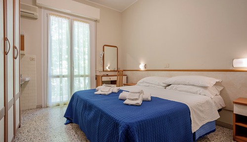 Habitación económica doble (external private bathroom)