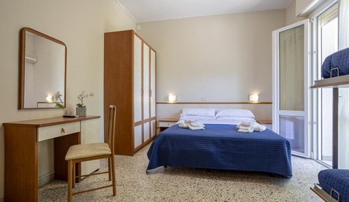 Habitación cuádruple Confort, balcón