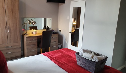 Room 3 - 1st floor Twin/King en-suite