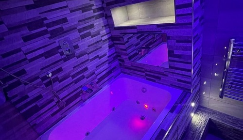 Suite superior, accesible para personas con discapacidad, bañera de hidromasaje (Flat 3)