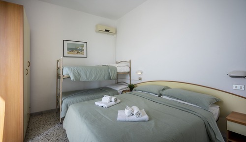 Habitación cuádruple estándar