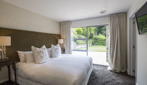 Villa de lujo, 4 habitaciones, vistas al río, en la zona del jardín