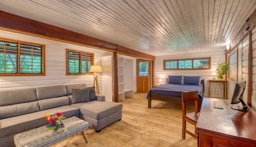 Suite Deluxe, 1 habitación, baño privado, vistas parciales al mar