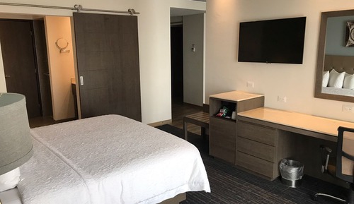 Suite, 1 cama de matrimonio grande, no fumadores, frigorífico y microondas (Wet Bar)