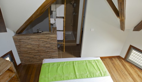 Bungalow, 2 habitaciones, terraza, vistas al jardín