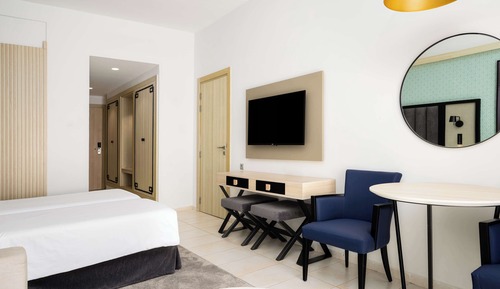Habitación superior, balcón, vistas al jardín