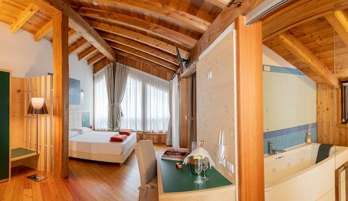 Suite, bañera de hidromasaje