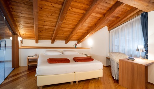 Habitación Deluxe con 1 cama doble o 2 individuales, bañera de hidromasaje