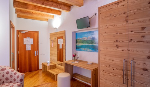 Habitación clásica con 1 cama doble o 2 individuales, bañera de hidromasaje