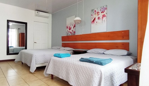 Habitación cuádruple estándar, vistas a la piscina