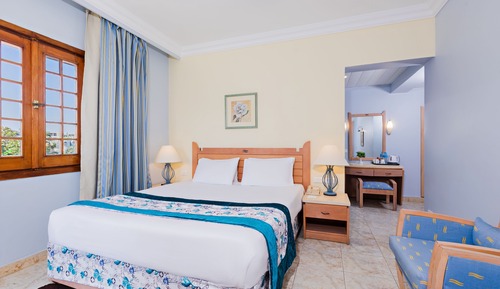 Habitación estándar con 1 cama doble o 2 individuales, 1 habitación, balcón, vistas a la piscina