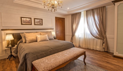 Suite de lujo, bañera de hidromasaje