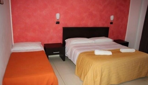 Habitación estándar con 1 cama doble o 2 individuales, vistas a la piscina