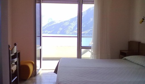 Habitación doble, balcón, vistas al lago