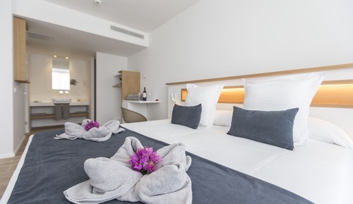 Suite, vistas a la piscina