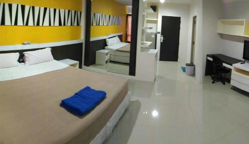 Deluxe Boutique