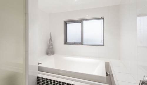 Ático ejecutivo, 3 habitaciones, vistas al mar