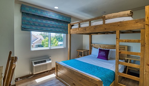 Suite familiar, 2 habitaciones, no fumadores, junto a la piscina