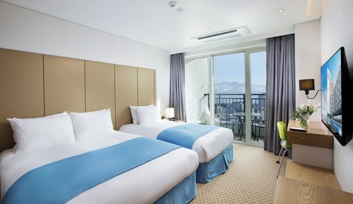 Deluxe Family Twin Mountain View (Room for 2)