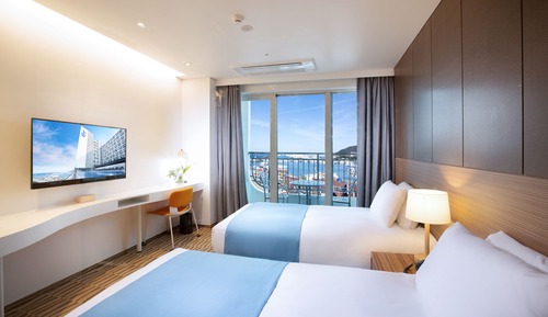 Deluxe Family Twin Sea View (Room for 3)