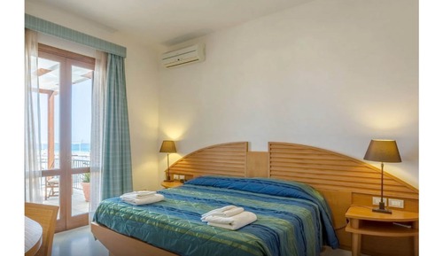 Suite junior, no fumadores, vistas parciales al mar