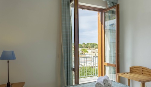 Habitación doble, 1 cama de matrimonio grande, balcón, vistas parciales al mar