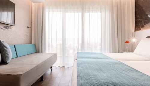 Habitación triple, vistas a la ciudad
