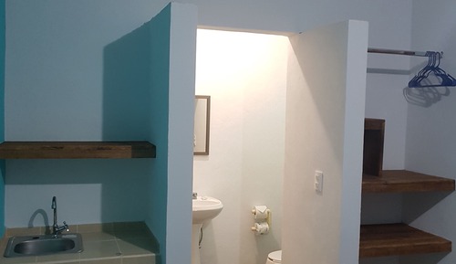 Dormitorio compartido básico, 3 habitaciones, baño compartido