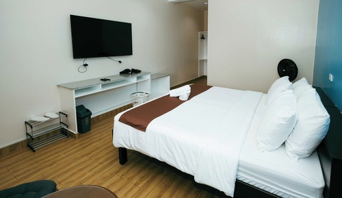 Habitación estándar con 1 cama doble o 2 individuales, vistas al jardín