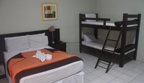 Habitación familiar, vistas al jardín