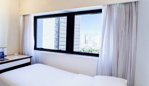 Habitación superior, 3 camas individuales, baño privado, vistas a la ciudad