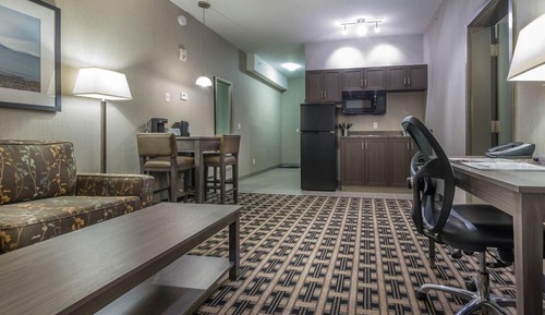 Suite ejecutiva, 1 cama de matrimonio grande, cocina básica