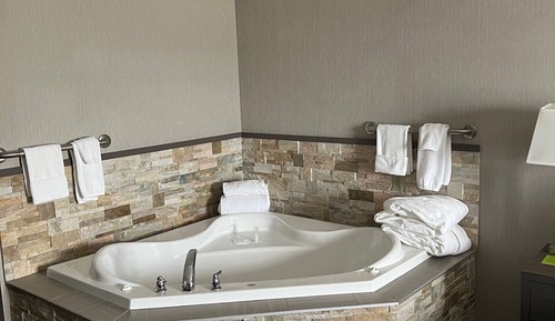 Suite, 1 cama de matrimonio grande, bañera de hidromasaje