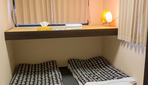 Habitación con 2 camas individuales, no fumadores (1 Lofted bed,Shared Toilet and Shower)