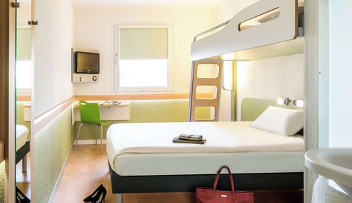 Habitación triple, varias camas