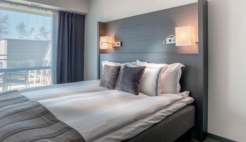 Suite junior, vistas a la piscina (Pool Access Excluded)