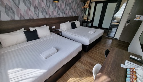Habitación familiar (2 Kings Beds, Window)