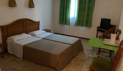 Habitación estándar con 1 cama doble o 2 individuales