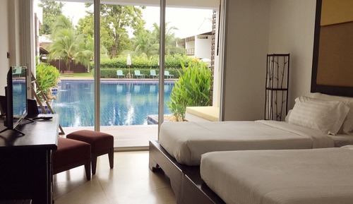 Habitación Deluxe, acceso a la piscina