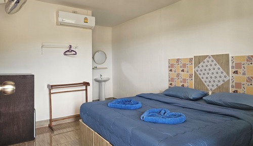 Habitación superior, 1 cama de matrimonio grande, baño privado, vistas parciales al mar