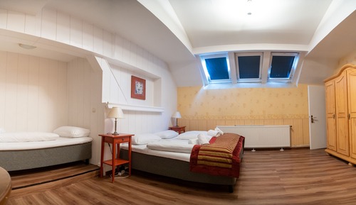 5 Bed Family Room Ensuite