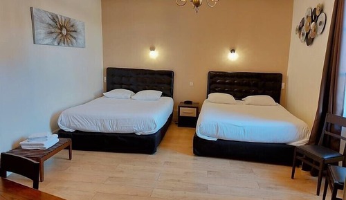 Suite estándar, baño privado, vistas a la ciudad (CHAMBRE QUADRUPLE)