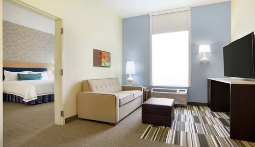 Suite, 1 cama de matrimonio grande (Mobility & Hearing, Roll-in Shower)