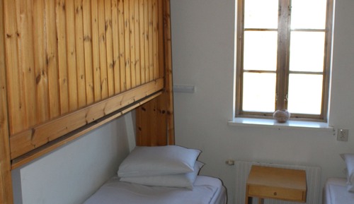 Habitación cuádruple básica, varias camas, baño compartido