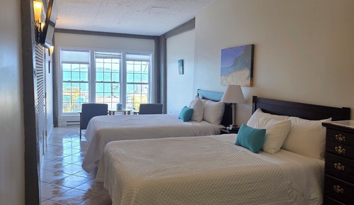 Habitación estándar doble, 2 camas de matrimonio, vistas parciales al mar