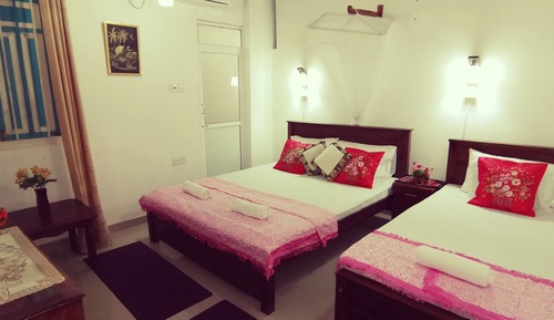 Habitación triple económica, baño privado