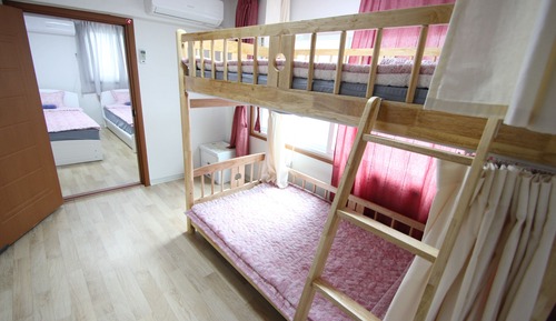 Habitación cuádruple estándar, baño compartido
